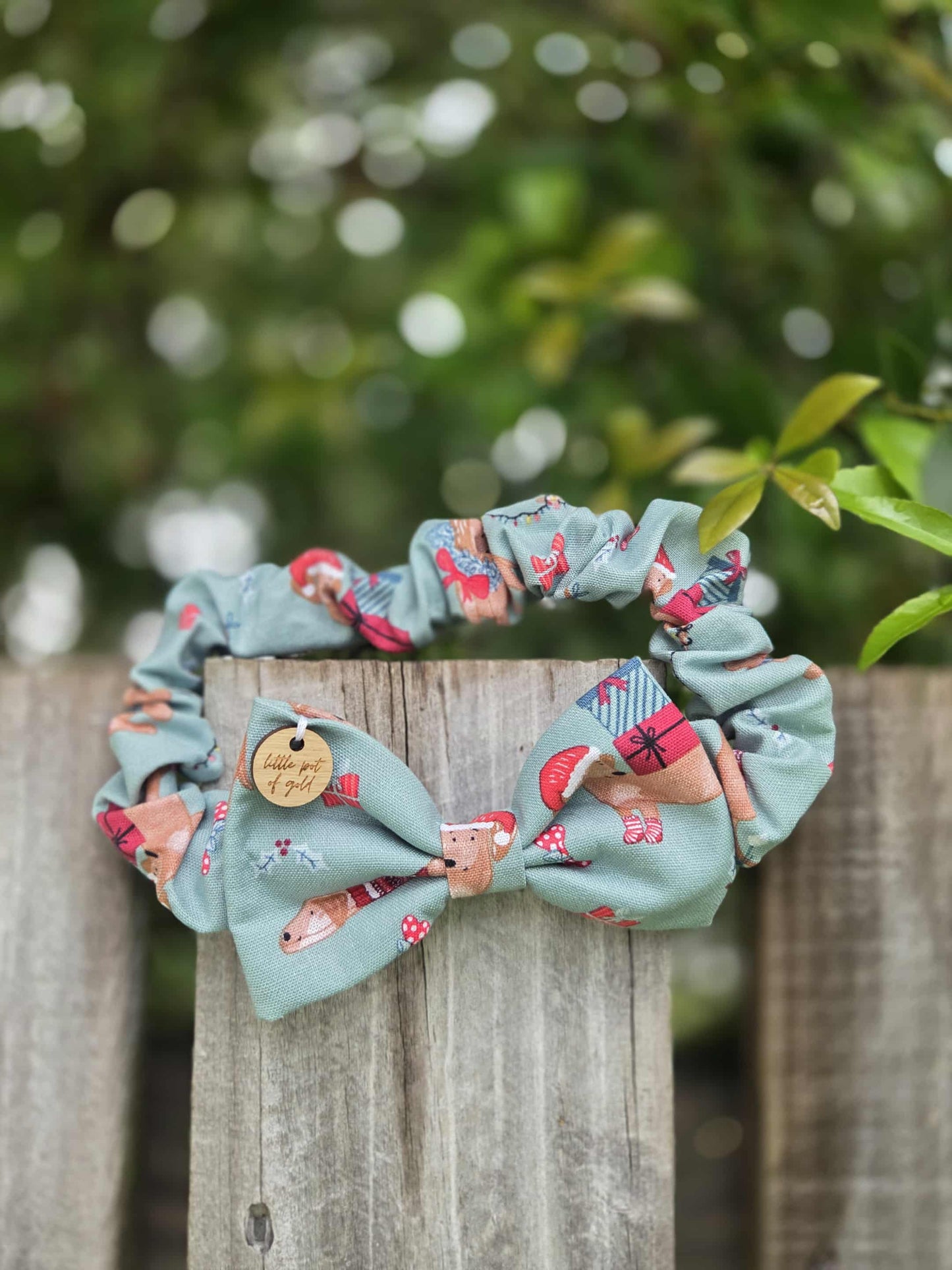 SMALL SCRUNCHIE Dashing Through the Snow Bow