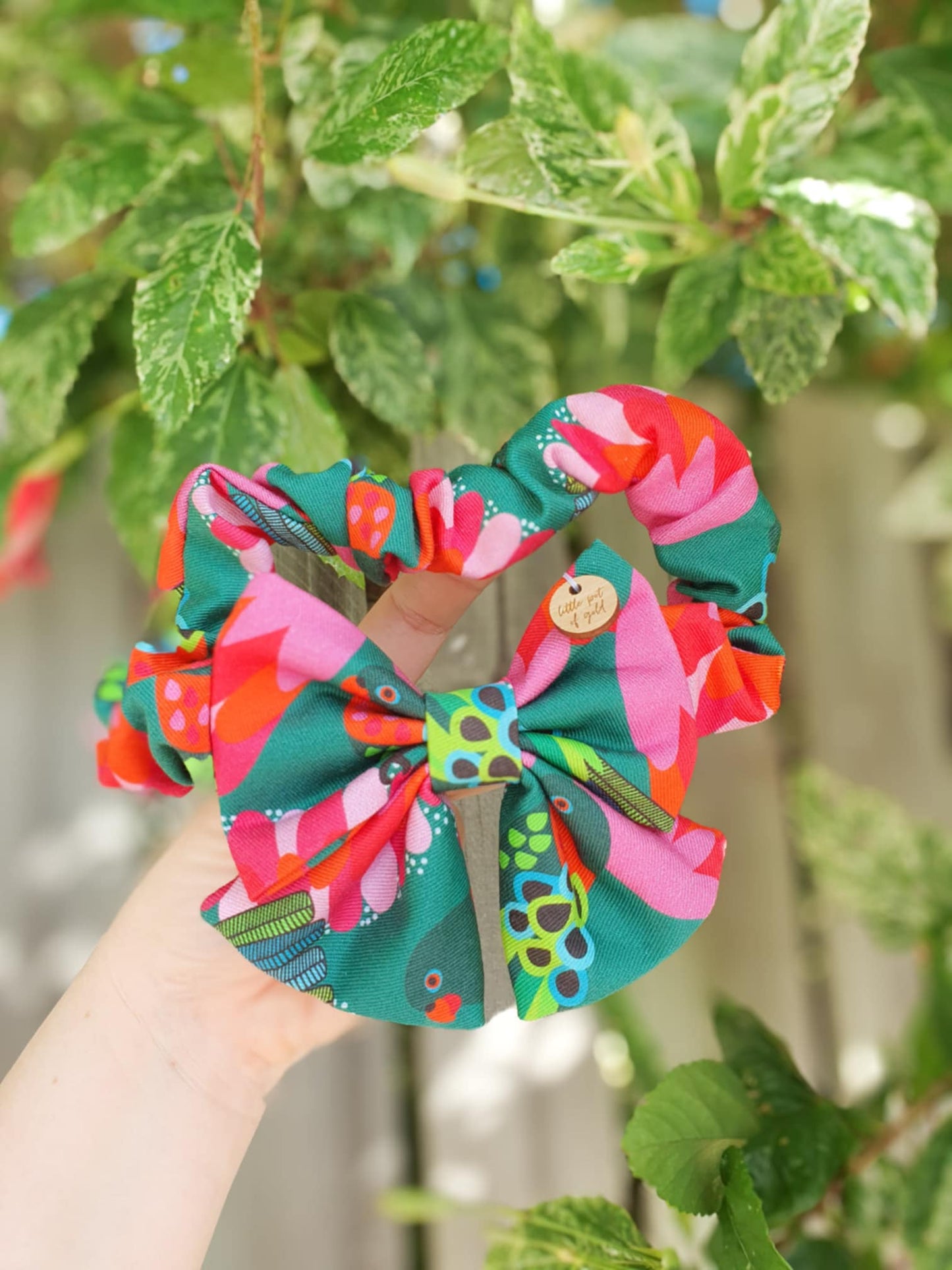 Parrot Love Bow