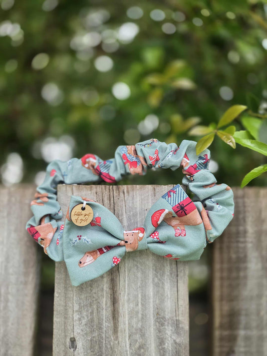 SMALL SCRUNCHIE Dashing Through the Snow Bow